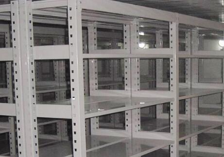 小型倉庫使用什么樣的貨架呢？
